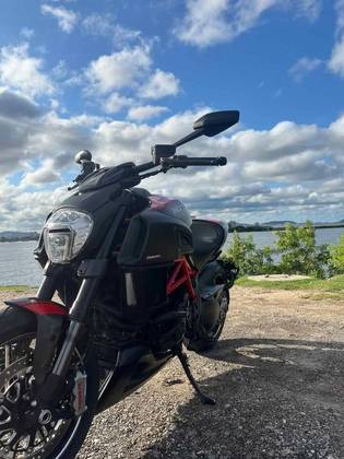 DUCATI DIAVEL CARBON 